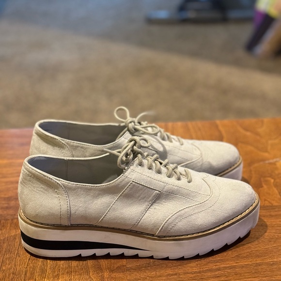 Madden Girl Andria Platform Cushioned Lace-Up Oxford - Picture 1 of 6